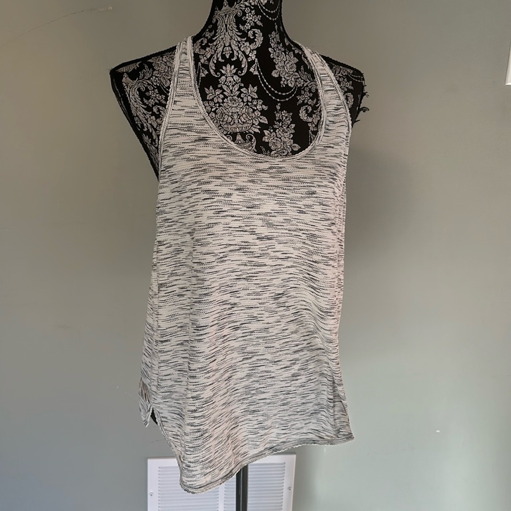 Lululemon size 10 essential tank top
